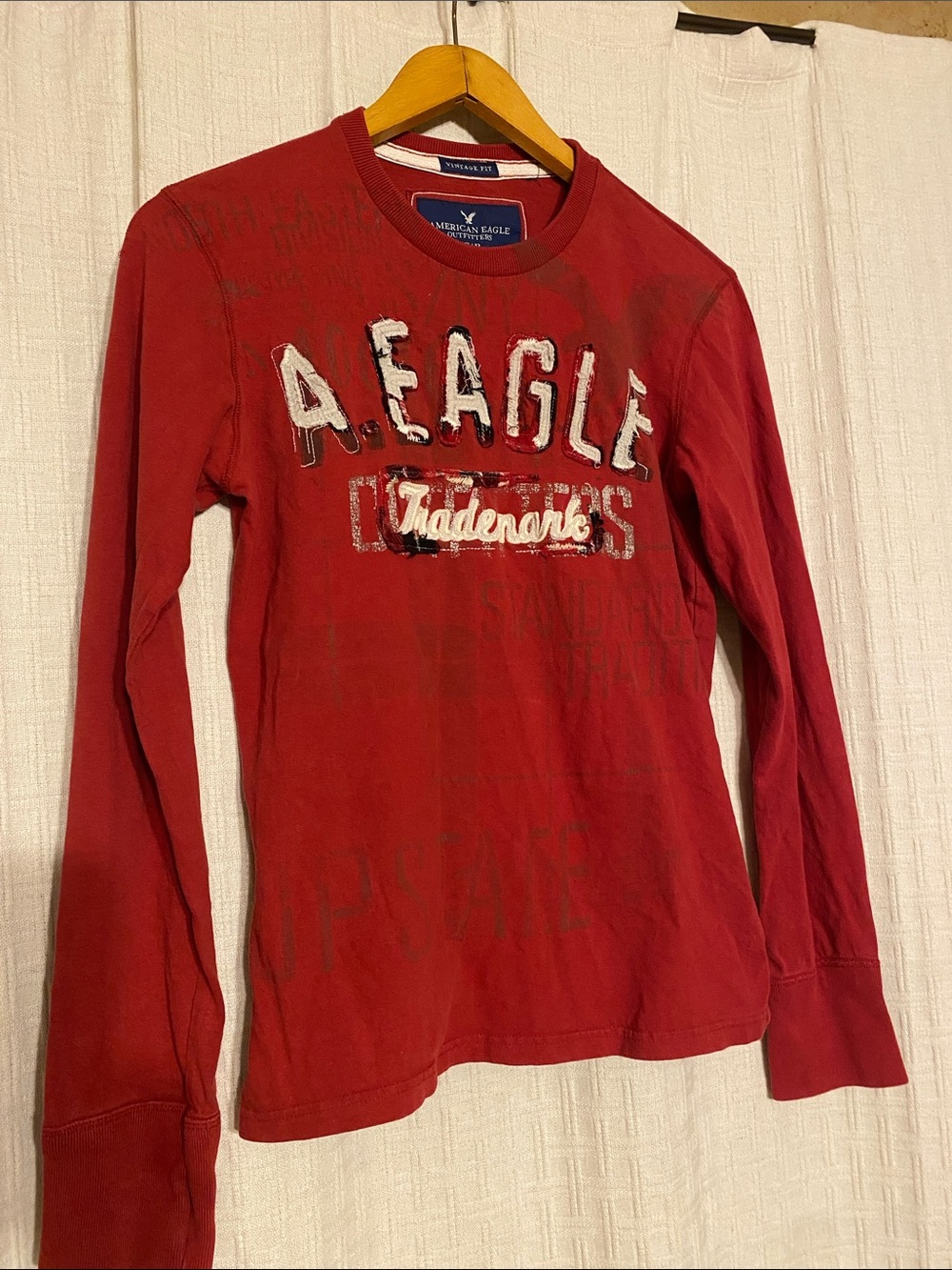 American Eagle Outfitters Red Long-Sleeve Graphic Tee Men’s Size Small